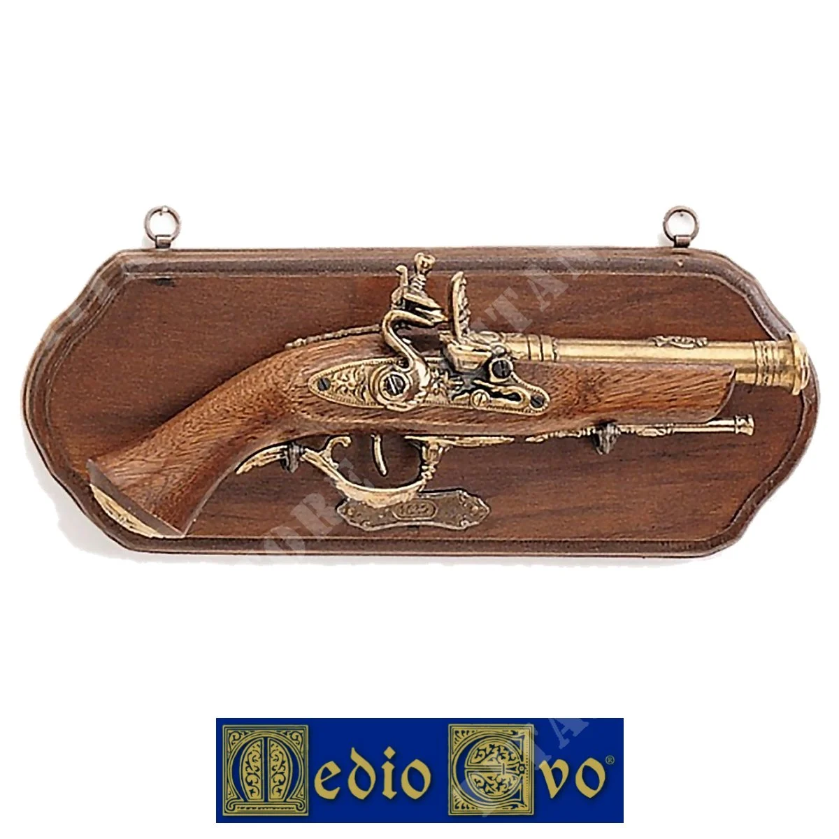 PANEL DE MADERA CON PISTOLA CORTA MEDIEVAL DE LATON (33/1.01)